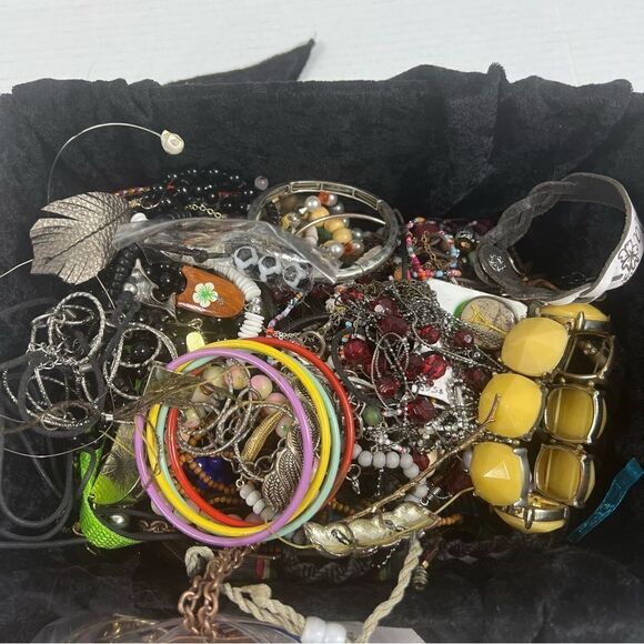 5 pounds of craft jewelry bundle vintage to current for repurpose - Picture 4 of 14